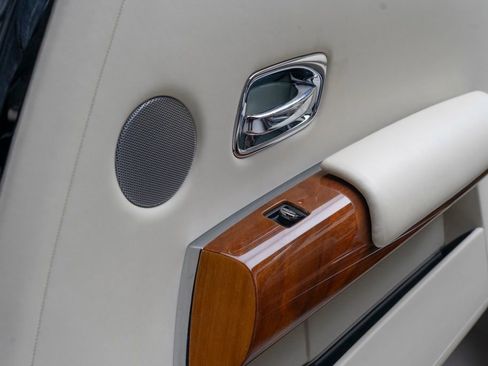 Used 2010 Rolls-Royce Phantom Drophead Coupe RWD image 43