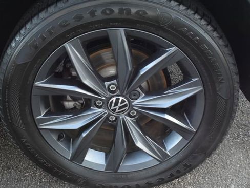 Used 2023 Volkswagen Tiguan SE image 48