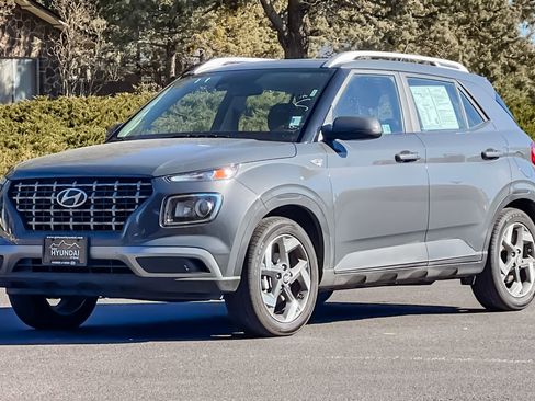 Certified 2025 Hyundai Venue SEL image 9