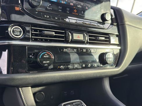 Used 2023 Nissan Pathfinder SL w/ SL Premium Package image 23