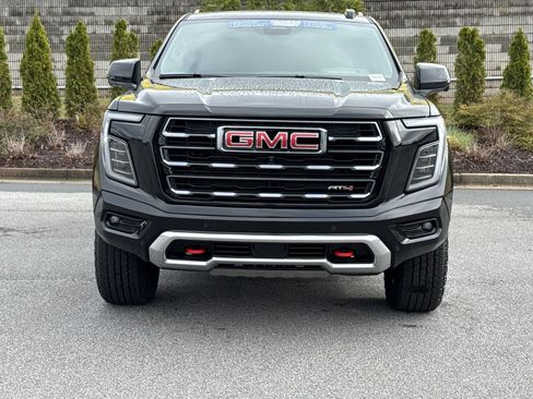 Used 2025 GMC Yukon AT4 w/ AT4 Premium Package image 3