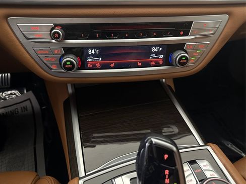 Used 2020 BMW 740i w/ Cold Weather Package RWD image 36