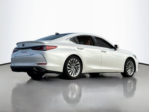 Certified 2023 Lexus ES 350 Ultra Luxury w/ Accessory Package (Z2) image 2