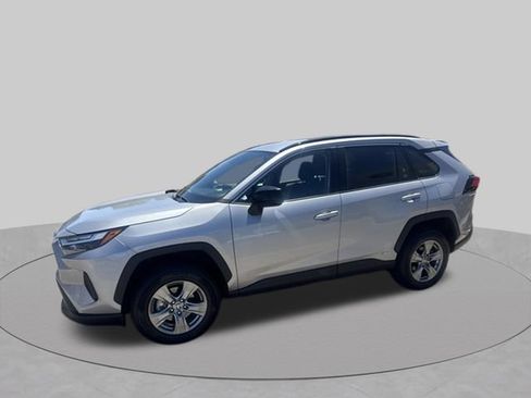 Used 2024 Toyota RAV4 LE AWD/4WD image 4