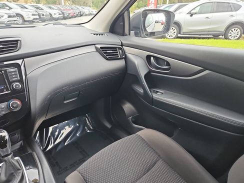 Used 2021 Nissan Rogue Sport S image 11