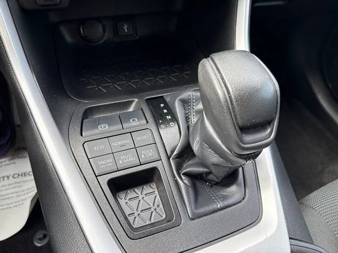 Certified 2022 Toyota RAV4 LE AWD/4WD image 15