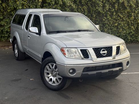Used 2010 Nissan Frontier LE AWD/4WD image 2