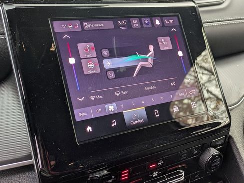 New 2025 Jeep Grand Cherokee Altitude image 18