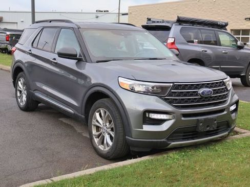 Used 2023 Ford Explorer XLT w/ Equipment Group 202A AWD/4WD image 7