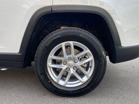 New 2025 Jeep Grand Cherokee Laredo w/ Luxury Tech Group I image 18