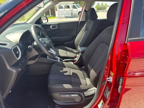 Used 2025 Hyundai Venue SEL image 10