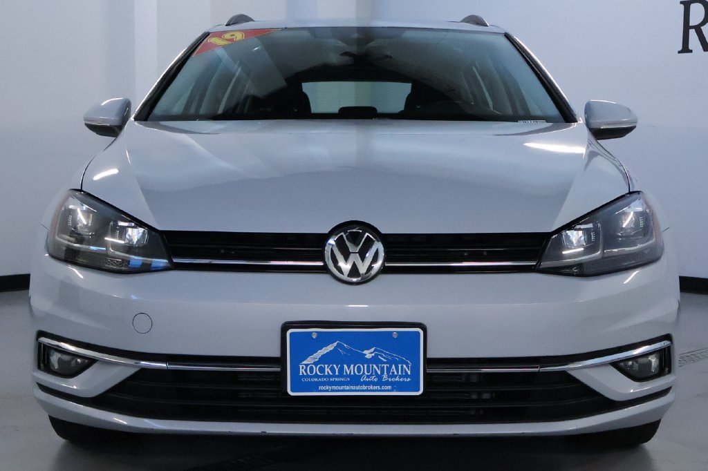 Used 2019 Volkswagen Golf SE FWD image 3