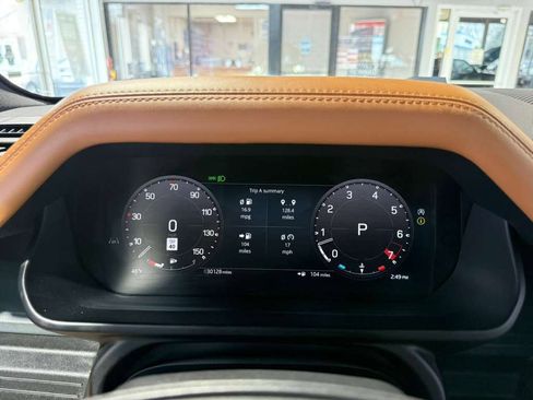 Used 2024 Land Rover Defender 110 X-Dynamic SE image 18