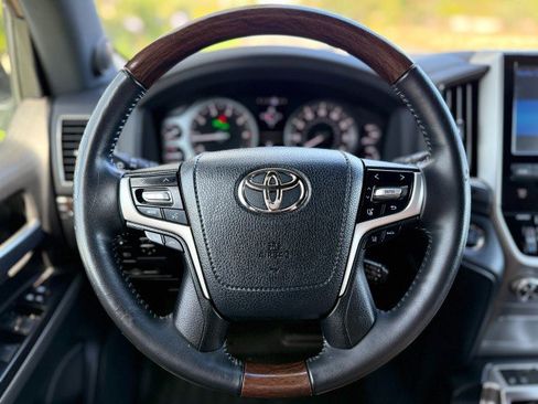 Used 2018 Toyota Land Cruiser w/ Carpet Mat Package AWD/4WD image 20