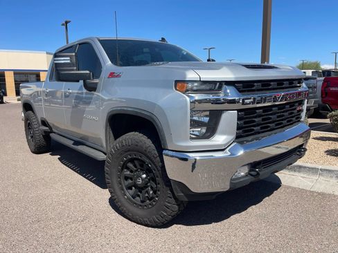 Used 2022 Chevrolet Silverado 2500 LT w/ Convenience Package AWD/4WD image 3