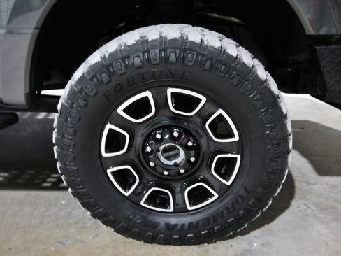 Used 2017 Ford F250 Lariat w/ Lariat Ultimate Package AWD/4WD image 16