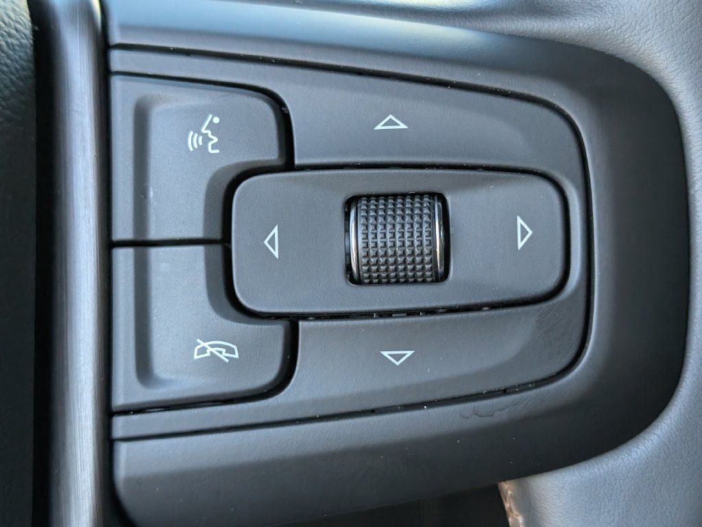 Used 2024 GMC Yukon XL AT4 AWD/4WD image 26