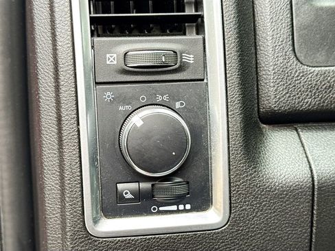 Used 2022 RAM 1500 Classic SLT AWD/4WD image 10