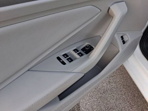 Used 2023 Volkswagen Jetta SE FWD image 17