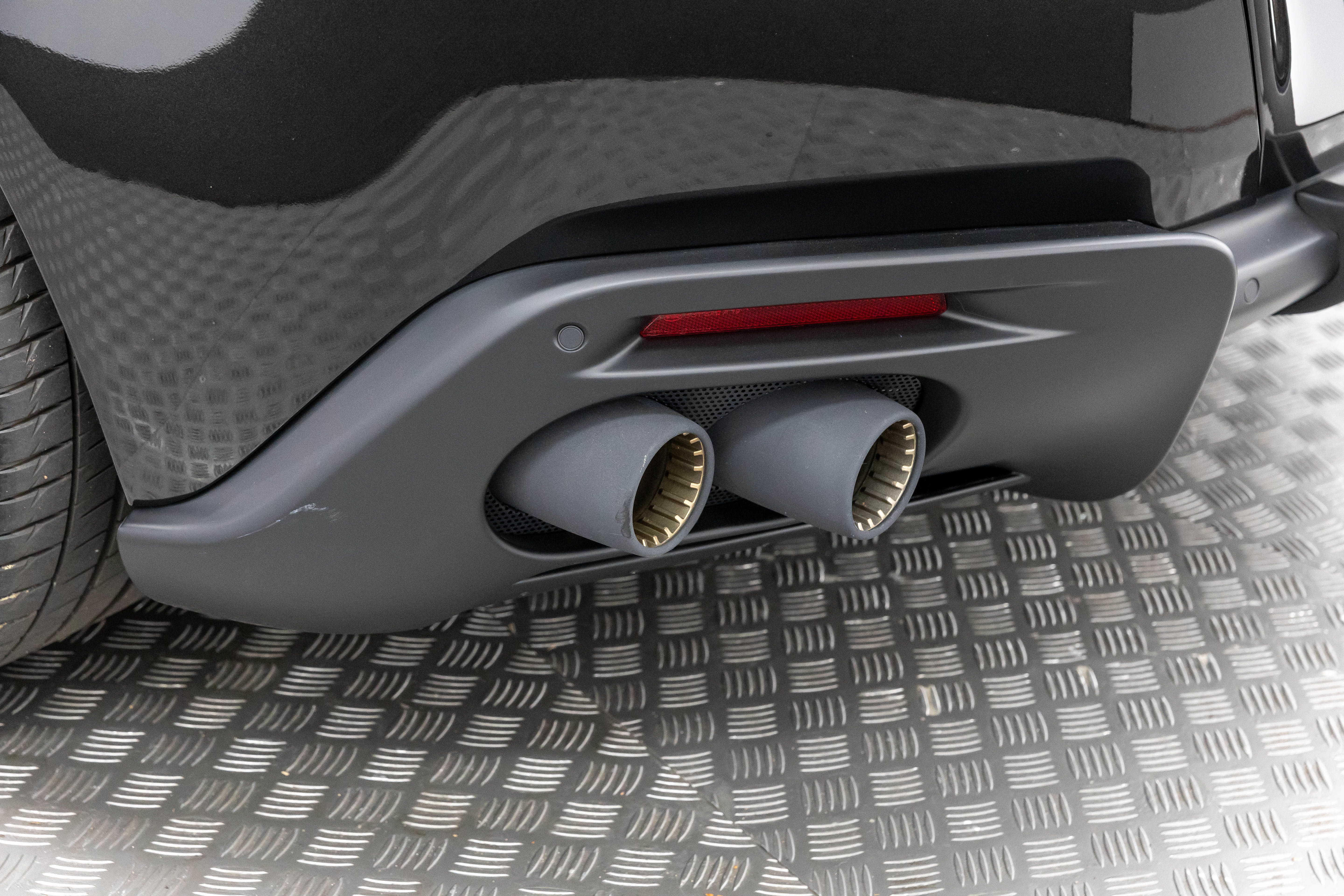 Certified 2025 Ferrari Roma Spider RWD image 34