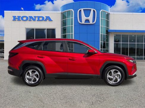 Used 2023 Hyundai Tucson SE image 2