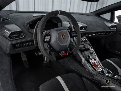 Used 2018 Lamborghini Huracan Performante AWD/4WD image 47