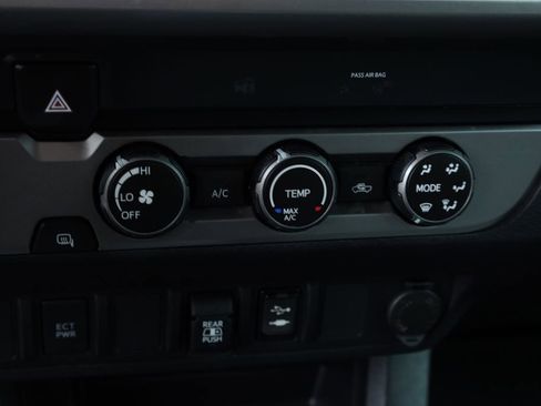 Used 2019 Toyota Tacoma SR5 image 9