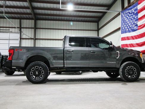 Used 2017 Ford F250 Lariat w/ Lariat Ultimate Package AWD/4WD image 13