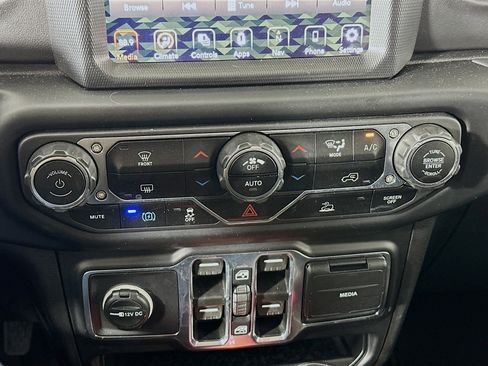 Used 2023 Jeep Wrangler Sahara image 21