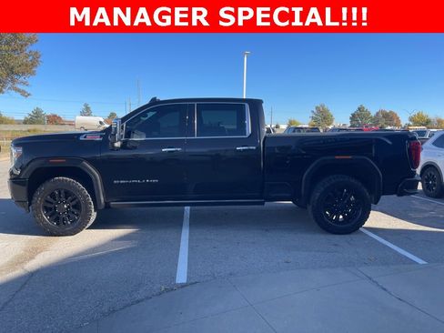 Certified 2022 GMC Sierra 2500 Denali w/ Denali Black Diamond Edition image 6