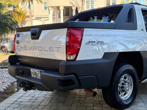 Used 2005 Chevrolet Avalanche 2500 w/ Preferred Equipment Group image 5