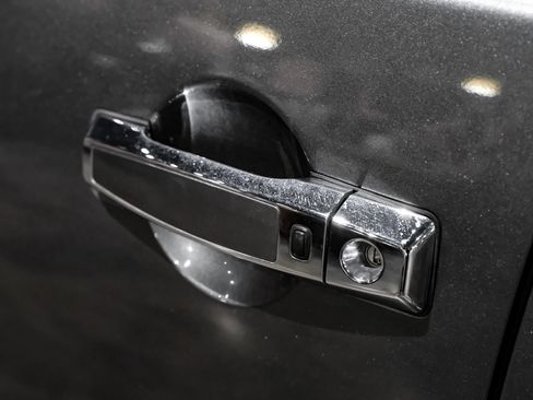 Used 2015 Nissan Armada Platinum image 45