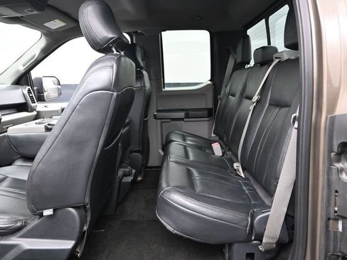 Used 2017 Ford F150 XLT w/ Equipment Group 302A Luxury AWD/4WD image 22