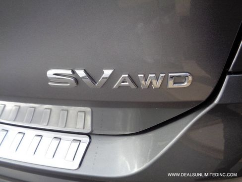 Used 2017 Nissan Rogue SV w/ SV Premium Package image 6