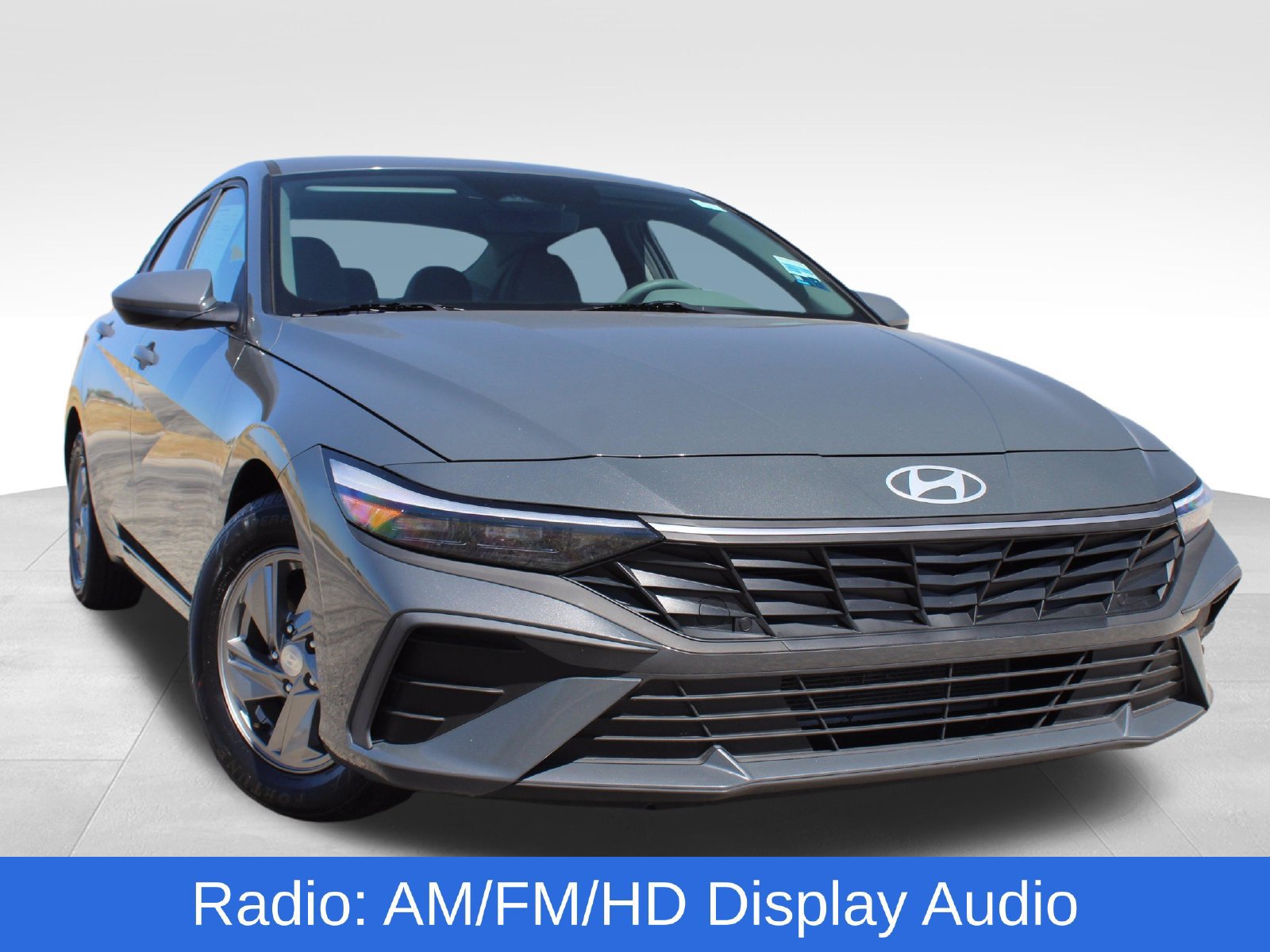 Used 2025 Hyundai Elantra SE FWD image 3