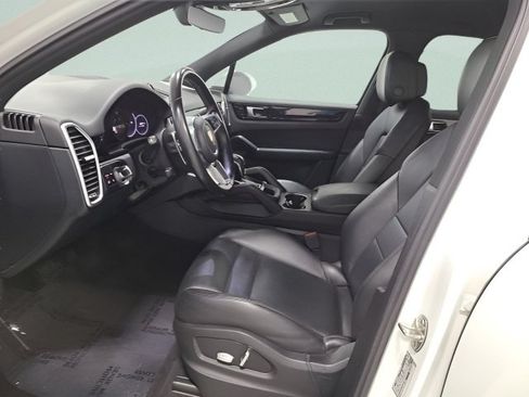 Used 2020 Porsche Cayenne AWD/4WD image 15