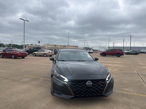 Certified 2023 Nissan Altima 2.5 SR w/ SR Premium Package FWD image 4