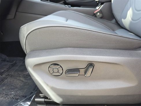 New 2026 Volkswagen Tiguan SE R-Line image 7