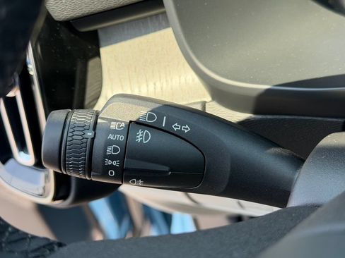 Certified 2024 Volvo XC40 B5 Plus w/ Protection Package Premier AWD/4WD image 39