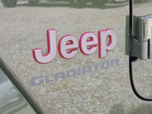 Used 2021 Jeep Gladiator Rubicon AWD/4WD image 8