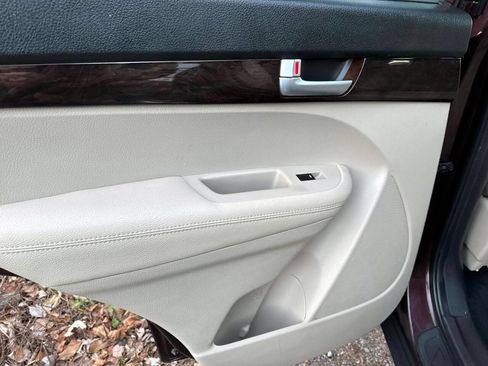 Used 2014 Kia Sorento EX w/ EX V6 Touring Package image 16