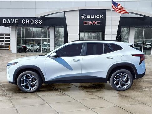 Used 2024 Chevrolet Trax LT image 8