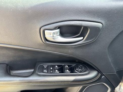 Used 2019 Jeep Compass Latitude w/ Cold Weather Group image 21