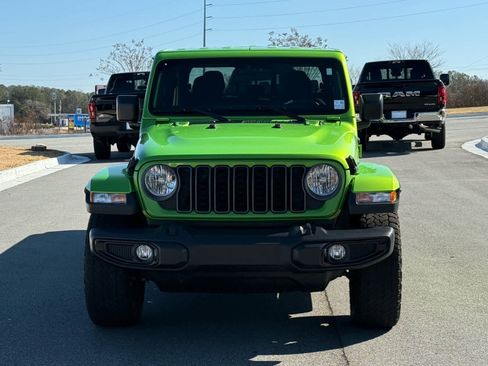 Used 2025 Jeep Gladiator Sport image 8