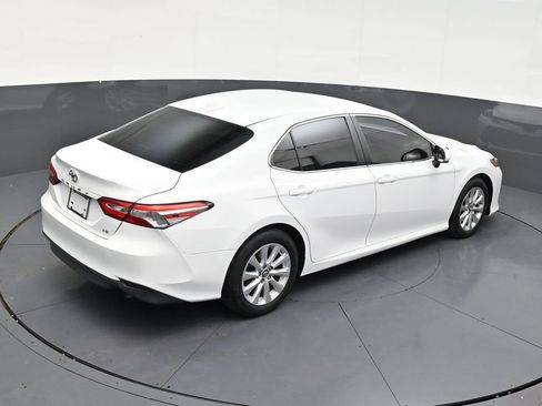 Used 2019 Toyota Camry LE image 17