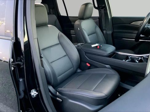 Used 2026 Chevrolet Traverse LT AWD/4WD image 9