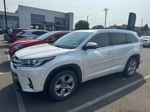 Used 2018 Toyota Highlander Limited AWD/4WD image 3