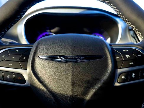 New 2026 Chrysler Pacifica Limited image 12