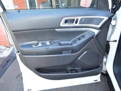 Used 2013 Ford Explorer XLT AWD/4WD image 32