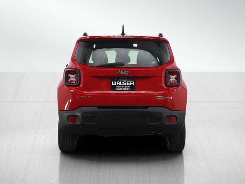 Used 2016 Jeep Renegade Latitude image 4